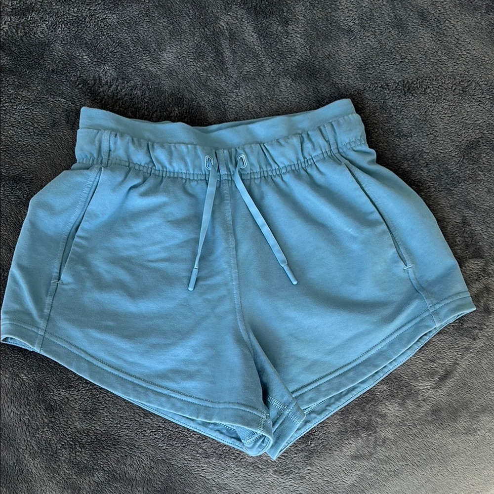 Lululemon Inner Glow High-Rise Short 3” Size 2